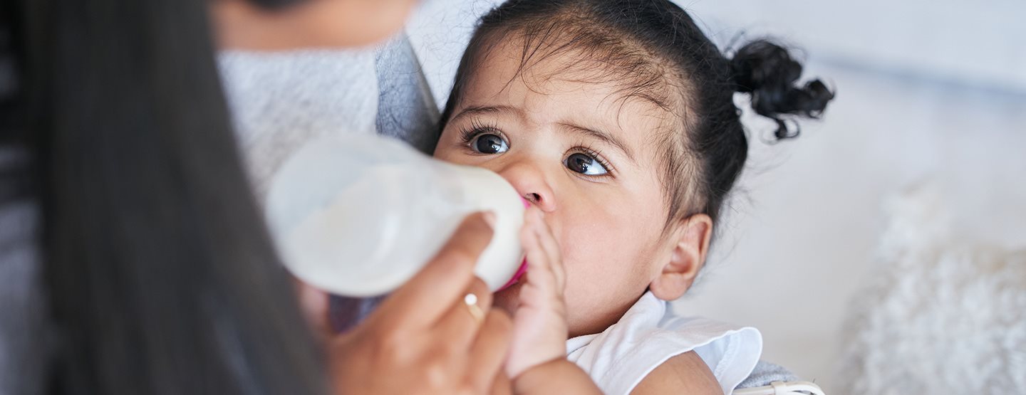 Davanje flašice bebi: babica odgovara na najvažnija pitanja
