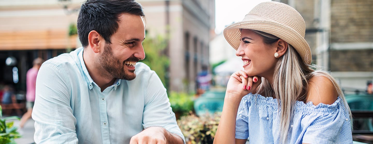 Dating: stručnjakinje daju savjete za ostvarivanje kontakta, način flertovanja i sl.