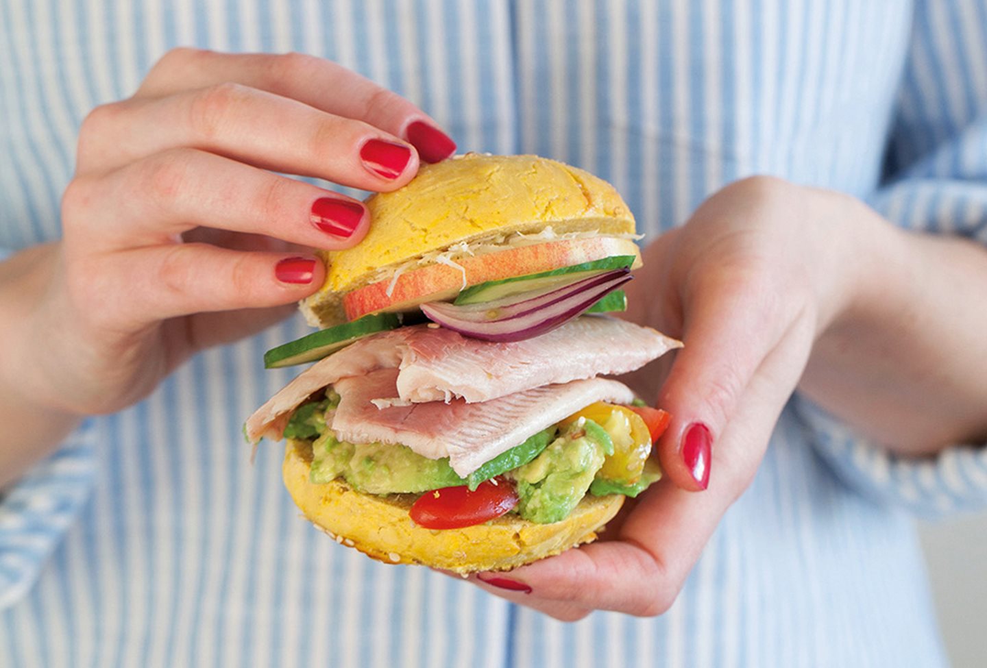 Hamburger od pastrmke sa umakom  guacamole