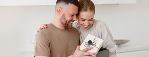 Pokloni za Valentinovo za njega: ove ideje naići će na odobravanje kod muškaraca