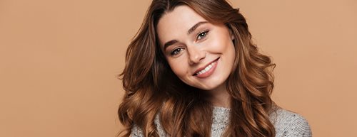 Čokoladno smeđa kosa: popularna boja za zimu 2025. 